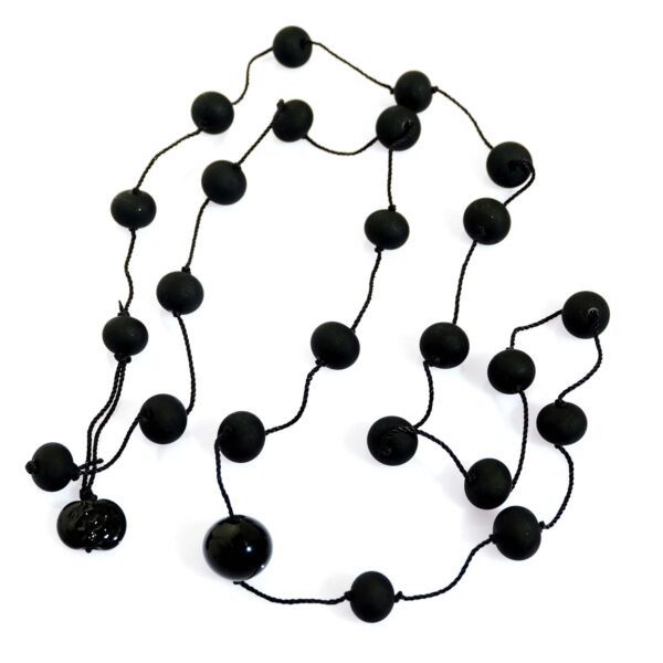 Collana Long versione Nera. Olimpia Aveta Design gioielli contemporanei in vetro di Murano