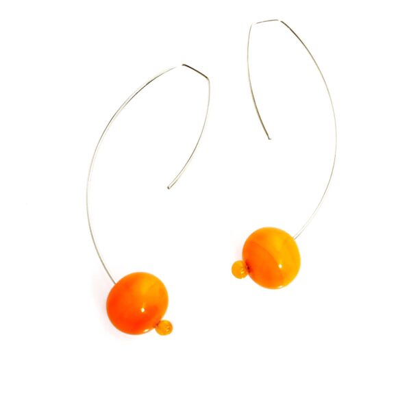 Orecchini Long virgola arancio Olimpia Aveta Design gioielli contemporanei in vetro di Murano