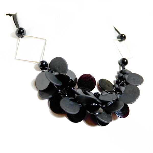 Collana LEI Charme, collana in vetro di Murano, Olimpia Aveta Design Gioielli contemporanei in vetro di Murano