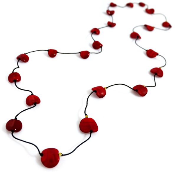 Collana Half and Half rosso ciliegia, Olimpia Aveta Design gioielli contemporanei in vetro di Murano