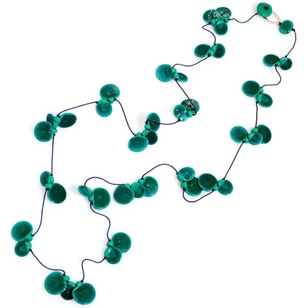 Collana LEI Long verde petrolio Olimpia Aveta Design gioielli contemporanei in vetro di Murano