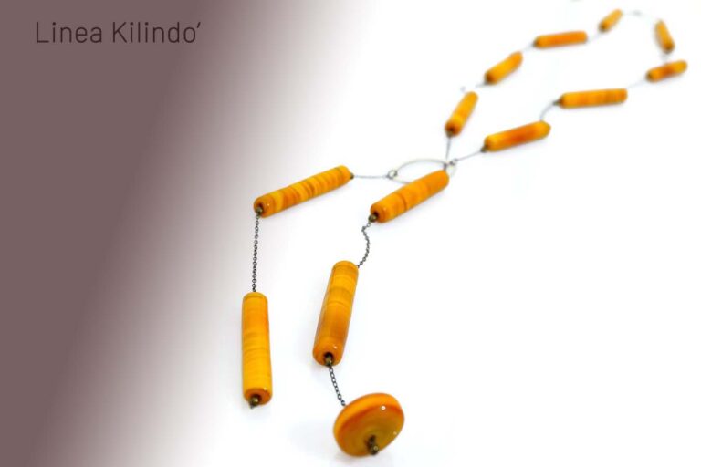 Collana Kilindo' sautoir ocra Olimpia Aveta Design Gioielli contemporanei in vetro di Murano