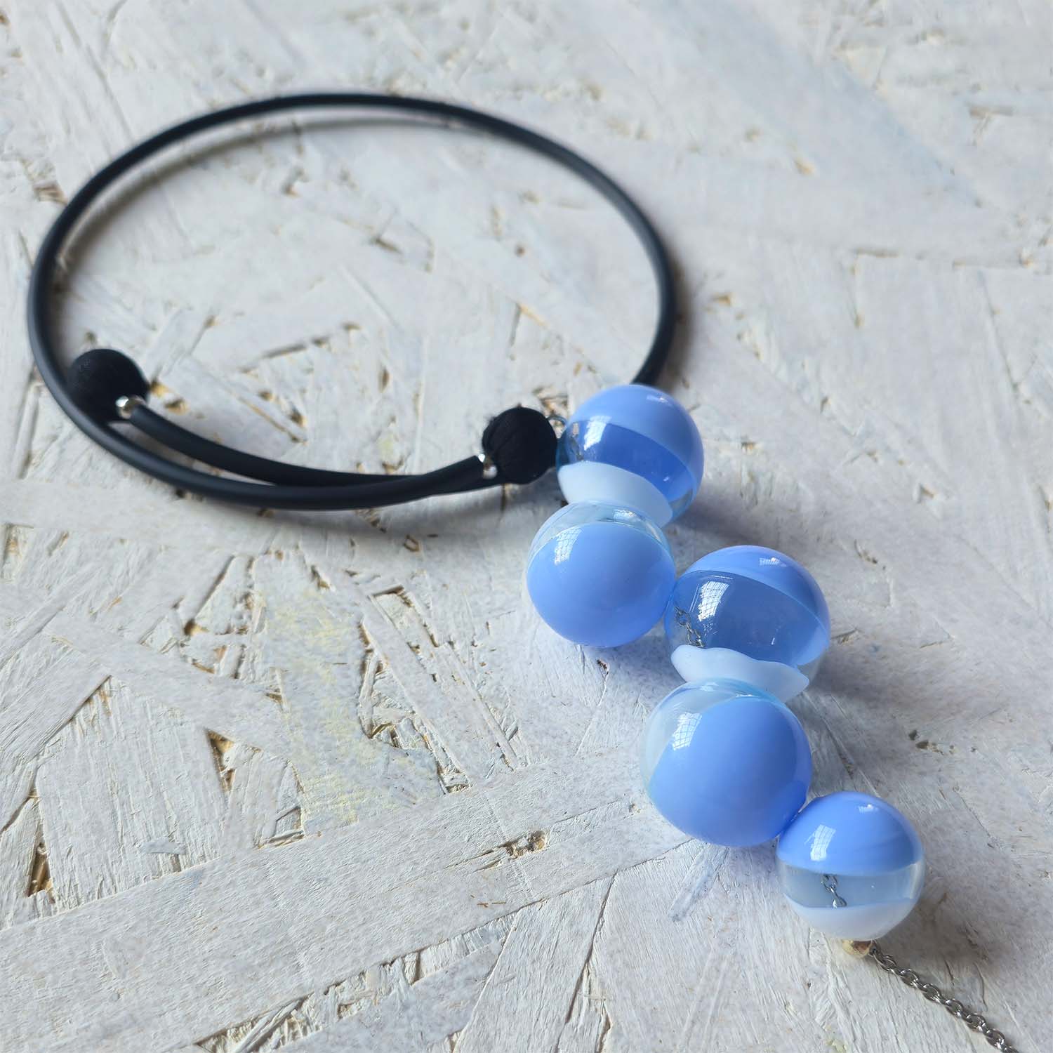 Collana Cascade Melange Summer in vetro soffiato di Murano un effetto cascata di colore e luce.