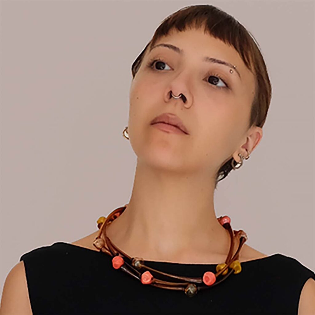 Collana diaphanous 2.0 girocollo topazio in vetro soffiato